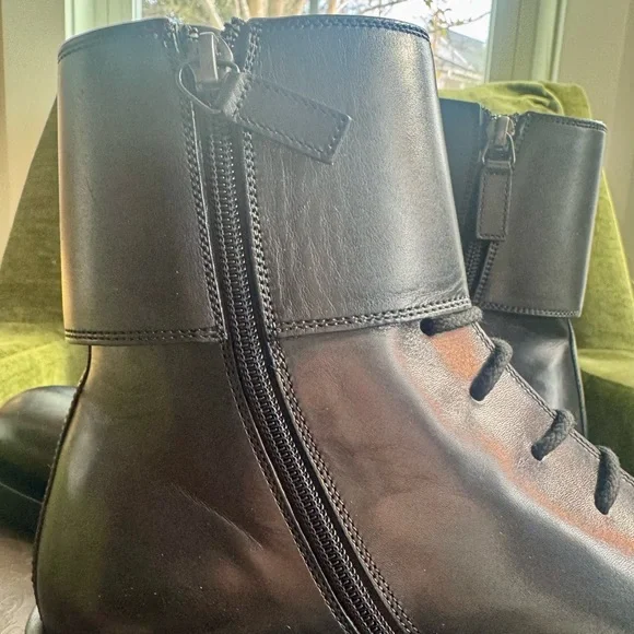 NWT Gucci Military Boot lace- up w/ Double Buckle & a cap 